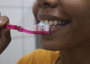 Dia Mundial da Saúde Bucal: Especialista fala sobre cuidados básicos e prevenção