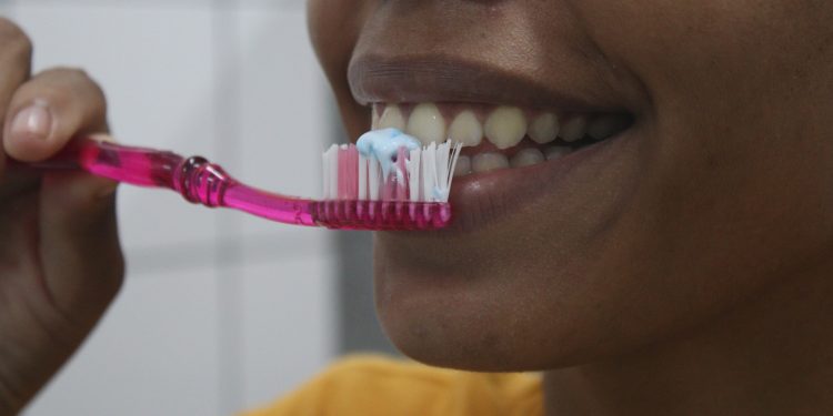 Dia Mundial da Saúde Bucal: Especialista fala sobre cuidados básicos e prevenção
