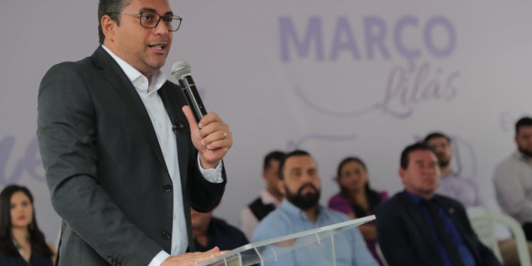 Wilson Lima anuncia realização do primeiro implante coclear no Hospital Delphina Aziz