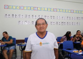 Idosos são alfabetizados por meio da FUnATI em Manaus: ‘ aos 70 anos peguei um lápis para escrever’