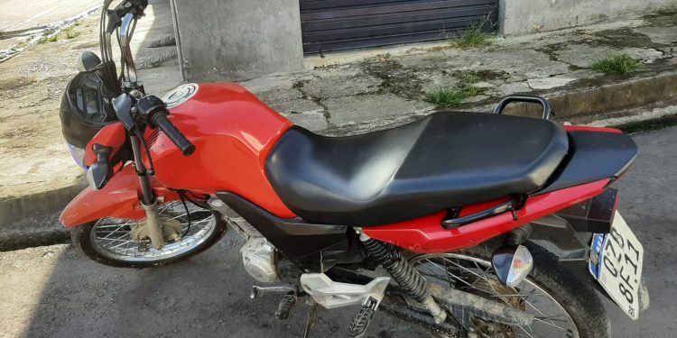 ​Vítima de assalto é presa por roubo após perseguir ladrões em Manaus
