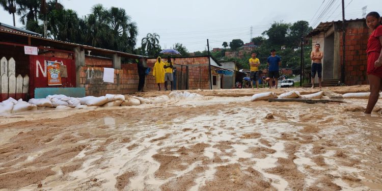 Chuva torrencial de domingo deixa ‘Manaus de cabeça para baixo’