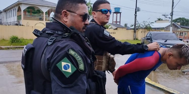 Rapaz que matou homem com 23 facadas por vingança é preso no interior do AM