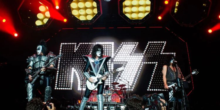 KISS se despede dos fãs amazonenses na Arena da Amazônia