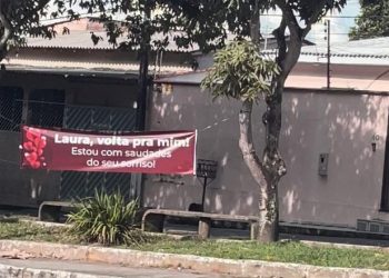 ‘Laura’ aparece respondendo pedido de faixa em Manaus e mata a curiosidade dos fofoqueiros; veja