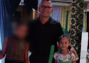 Velório de pai e filha vítimas de choque elétrico acontece em igreja no Cidade de Deus