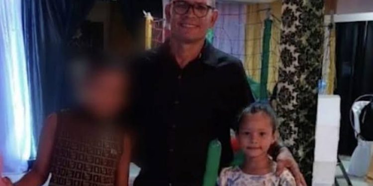 Velório de pai e filha vítimas de choque elétrico acontece em igreja no Cidade de Deus