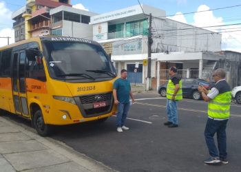 Prefeitura de Manaus firma contratos provisórios com operadores do transporte alternativo