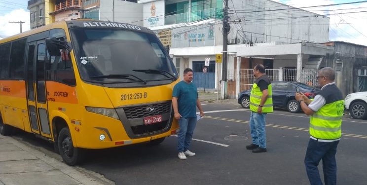 Prefeitura de Manaus firma contratos provisórios com operadores do transporte alternativo