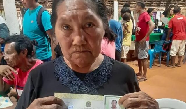 Aos 71 anos, agricultora emite certidão de nascimento pela primeira vez no Amazonas