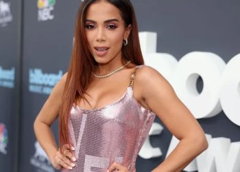 Anitta comemora 30 anos com festão e chilique: ‘convidei você, não seus amigos’