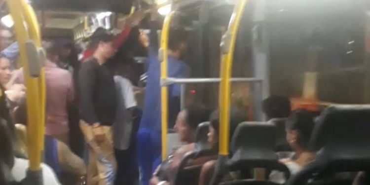 Mulher se assusta com tiro dentro do 640 em Manaus e passa mal durante assalto