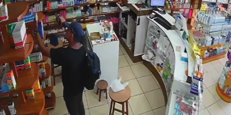 Vídeo: Assaltante abusado rouba drogaria em Manaus e na fuga ainda faz selfie