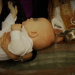 Padre acidentalmente batiza bebê de 8 meses com ácido