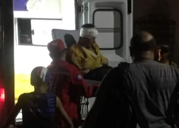 No AM, funcionário da limpeza pública cai de caçamba e fica ferido após esbarrar em fio elétrico