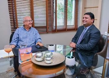 Caio André firma termo de cooperação com a Fecomércio-AM