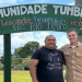 Luciano Huck grava quadro de programa em comunidade de Manaus