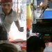Vídeo: Assaltante agride com arma e rouba com violência atendente de mercadinho em Manaus