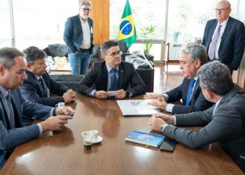 David Almeida fecha agenda com ministros da Saúde e Relações Institucionais em Brasília