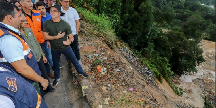 Prefeitura emite alerta de risco para novos deslizamentos em Manaus