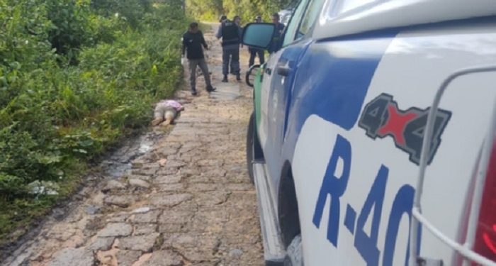 Cenas fortes: Homem é executado com mais de 20 tiros e abandonado por carro na AM-010
