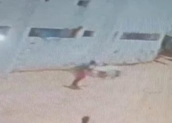 Câmeras registram detento executando outro a tiros dentro de penitenciária