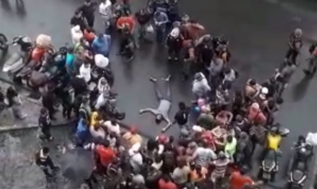 Pistoleiros matam jovem no Centro de Manaus e fogem pela Floriano Peixoto