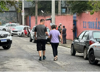 Três professores e um aluno são esfaquedos dentro de escola; agressor tem 13 anos