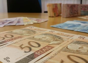 Falso policial é preso em Manaus com R$ 5 mil falsificados