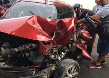 Vídeo: gravíssimo acidente deixa motorista preso nas ferragens na Max Teixeira