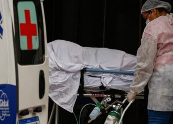 Marido mata esposa a facadas após ser flagrado estuprando filha