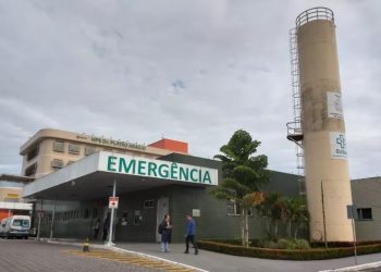 Cena chocante: aos 70 anos, idosa é internada no Platão em estado grave após apanhar do filho viciado