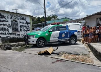 Pistoleiros do PCC matam rival do CV e deixam um ferido na rua durante troca de tiros em Manaus