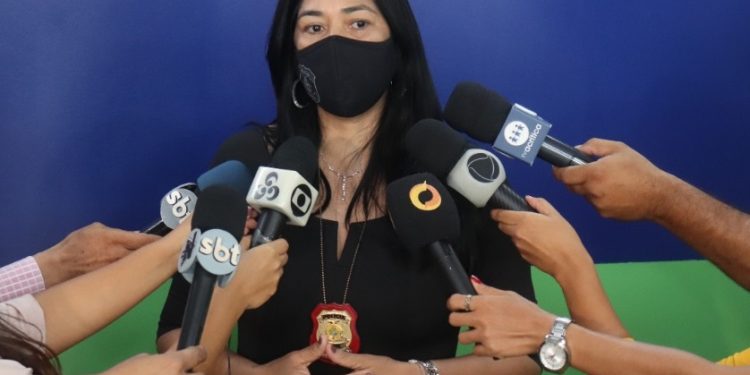 Mãe que torturou filho de 3 anos já agredia o menino, diz delegada: ‘não foi um fato isolado’