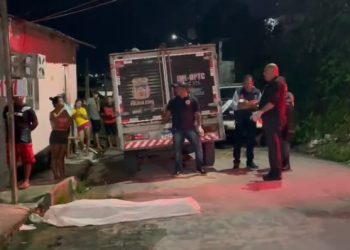 Vídeo: ladrões roubam moto e matam o dono do veículo a tiros em Manaus