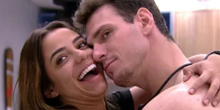 Vídeo: Após ser eliminada, Key desmente Gustavo e diz que rolou ‘de lado’ debaixo do edredom