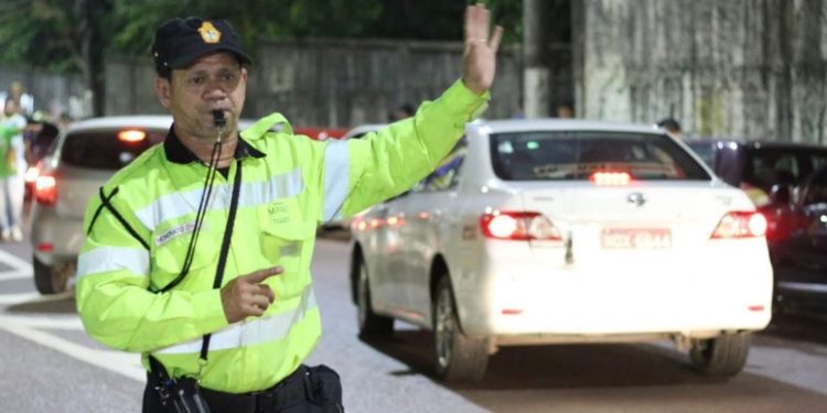 Avenida General Rodrigo Octávio passa por novo desvio