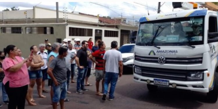AM Energia chama a polícia após moradores protestarem contra instalação de medidores aéreos