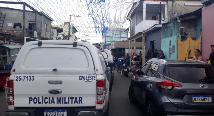 Pistoleiros invadem barbearia e matam cliente no Coroado