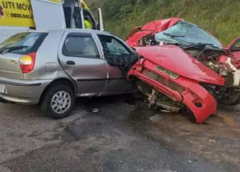 Polícia e bombeiros confirmam seis mortos no choque entre Gol e Palio