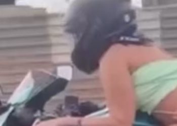 Vídeo: manauaras querem saber quem é a motoqueira que anda só de calcinha na Ponta Negra