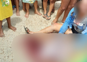 Homem é seguido por dupla em moto e executado com tiros na cabeça no interior do AM; cena forte