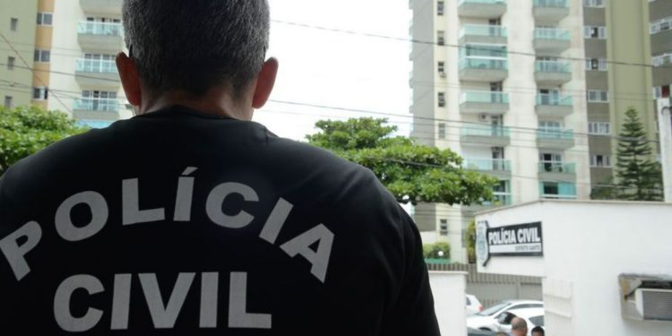 Polícia apreende adolescente que planejava matar alunos e professores na escola no dia 20 de abril