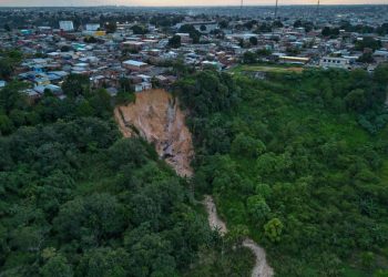 Perigo: Prefeitura de Manaus interdita mais de 130 casas na área onde oito morreram soterrados