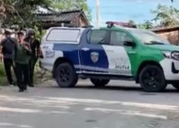 Criminosos jogam granada na viatura da Polícia Militar em Manaus