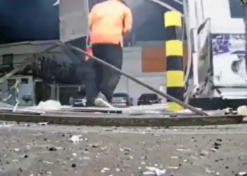 Vídeo mostra assaltantes explodindo cofre de posto de combustível em Manaus; veja