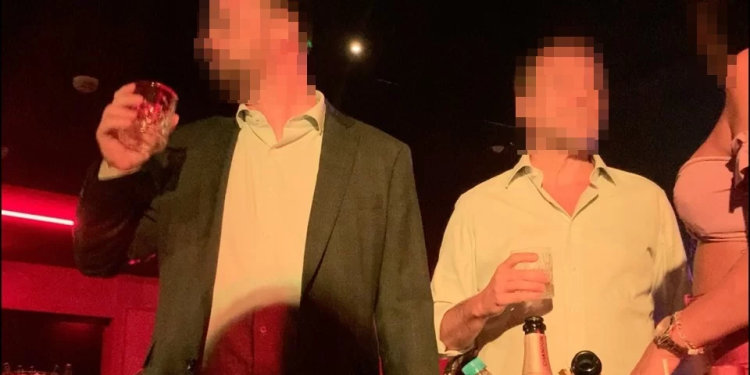 Vídeos: Prefeitos vão para encontro em Brasília e lotam casa de prostituição pagando R$ 5 mil