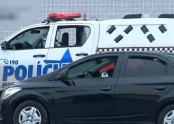 Menina de 3 anos é liberada após mais de 14 horas feita refém com a mãe dentro de carro