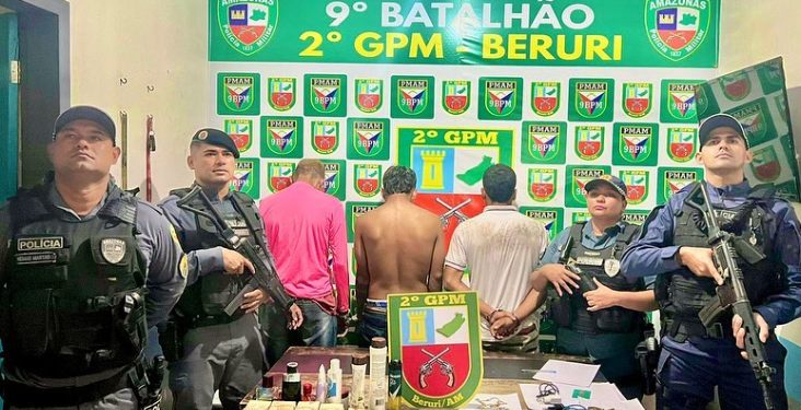 No AM, família tem a casa invadida por trio que rouba R$ 98 mil e ameaça matar todos