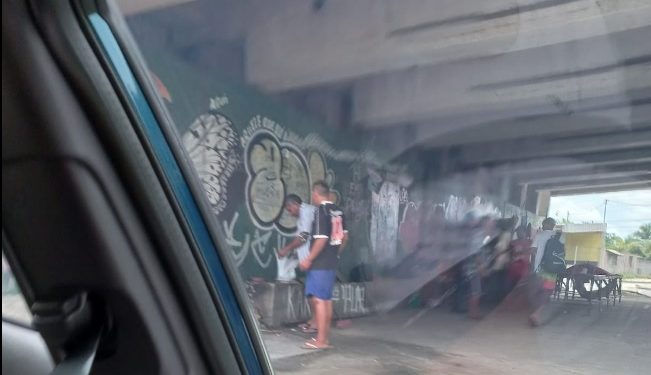 Denúncia: viaduto do Manoa está virando uma cracolândia em Manaus